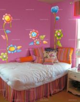 Stickers d�coratifs enfants deux fleurs g�antes imprim�s sur adh�sifs d�coup�s � la forme. Vous pouvez choisir la longueur de vos fleurs gr�ce aux deux �l�ments compl�mentaires.