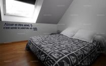 Sticker citation " Aimer et �tre aim�..." de David Viscott. Sticker adh�sif d�coup�s � la forme dans vinyle de couleur unie, ce visuel apportera la touche de glamour dans votre int�rieur qui fera la diff�rence.