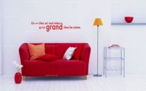 Sticker citation "un petit chez soi...". Sticker adh�sif d�coup�s � la forme dans vinyle de couleur unie. Ce visuel fera sensation dans votre int�rieur.