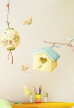 Stickers jardin secret jaune pour d�corer une chambre d\'enfant ou cr�er une d�coration sur le th�me forestier avec des couleurs jaunes pastels. Cette planche de 8 stickers apportera une touche de nature et permettra de cr�er un d�cor du sol au plafond : sticker nichoir jaune, sticker lampion jaune ainsi que les stickers libellules, papillons, champignons et escargots.  Sticker imprim� sur du vinyle adh�sif et d�coup� � la forme. Gamme de stickers enfants Jardin secret, cr�ation Kmiep.