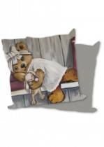 Coussin ourson doudou sur l\'�tag�re