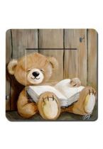 interrupteur nounours endormi sur un livre