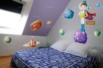 Sticker Espace : Super Cosmic l\'astronaute. Sticker d�coratif enfant imprim� sur adh�sif d�coup� � la forme.