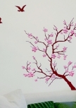 Stickers branche japonaise avec trois oiseaux imprim�s sur adh�sif avec d�coupe � la forme. Le cerisier japonais, une d�coration murale parfaite pour son c�t� zen.