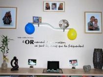 Sticker citation : L\'ornement d\'une maison ce sont les amis qui la fr�quentent