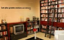 Sticker citation \"les plus grandes aventures...\" de Herg�. Sticker adh�sif d�coup�s � la forme dans vinyle de couleur unie. Ce visuel fera sensation dans votre int�rieur.