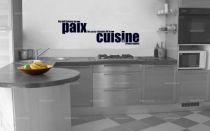 Sticker citation \" On doit laisser en paix...\" de Pierre Benoit. Sticker adh�sif d�coup�s � la forme dans vinyle de couleur unie, ce visuel annoncera la couleur de mani�re humoristique lorsque vous pr�parerez vos somptueux petits plats pour votre famille ou vos amis. Attention futur grand classique de la d�co.