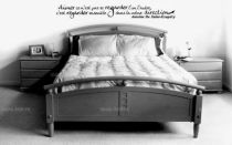 Sticker citation \"aimer...\" de Antoine de Saint-Exup�ry. Sticker adh�sif d�coup�s � la forme dans vinyle de couleur unie. Ce visuel fera sensation dans votre int�rieur.