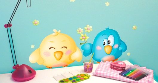 Sticker enfant Le piou qui offre sa fleur. Un sticker d�coration pour enfant sur le th�me des oiseaux