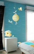 Stickers jardin secret vert pour d�corer une chambre d\'enfant ou cr�er une d�coration sur le th�me forestier avec des couleurs vertes pastels. Cette planche de 8 stickers apportera une touche de nature et permettra de cr�er un d�cor du sol au plafond : sticker nichoir jaune, sticker lampion vert ainsi que les stickers libellules, papillons, champignons et escargots.  Sticker imprim� sur du vinyle adh�sif et d�coup� � la forme. Gamme de stickers enfants Jardin secret, cr�ation Kmiep.