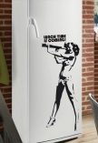 Sticker frigidaire Pin Up. D�coration de frigidaire r�alis�e en vinyle adh�sif sur mesure, � vous de choisir la couleur qui s'accordera le mieux � votre int�rieur de cuisine. Sticker id�al pour rendre son frigo unique mais pourquoi pas poser cette Pin Up sur une armoire ou un autres supports lisses, � vous de voir.