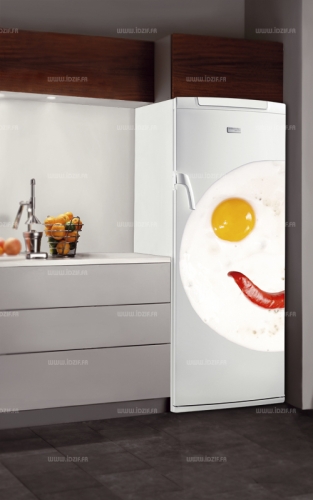 Sticker frigo Omelette. D�coration de frigidaire imprim� sur vinyle adh�sif avec finition effa�able � sec ou non, iDzif r�invente la d�co pour le frigo et vous propose une mani�re ludique d'�crire, de dessiner ou de faire passer des messages sur l'objet le plus visit� de la maison. A vous de le revisit� avec ce sticker sp�cial frigo