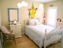 Sticker mural enfant : Chateau Enchant� imprim� sur adh�sif et d�coup� � la forme. Stickers Vu dans M6 D&CO.