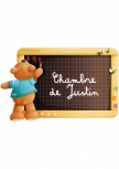 Sticker ourson � personnaliser. Sticker plaque de porte ou d�coration murale pour personnaliser la chambre de votre enfant, � vous de choisir le texte. Visuel imprim� sur vinyle adh�sif d�coup� � la forme.