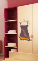 Sticker robe d\'�t� sur cintre.