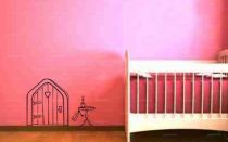 Ludivine Anadon, notre cr�atrice, vous fait red�couvrir Alice au Pays des Merveilles, conte de Lewis Carroll, avec ce sticker d�coratif qui s�duira les enfants ou pourra cr�er un trompe l��il dans votre d�coration d�int�rieur