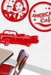 Stickers snack am�ricain. Voici une ambiance tout droit arriv�e des ann�es 1960 avec ces stickers r�tro qui repr�sentent les symboles du snacking : le hamburger, le soda, le cornet de glace ainsi que le cornet de frite. Sans oublier, la serveuse, le jukebox, la plaque de voiture am�ricaine et la cadillac. Composez donc votre d�cor tr�s vintage avec ce d�cor complet qui vous transportera dans le pass� et outre-Atlantique. Cr�ation LNdesign 