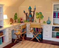 Sticker d�coratif enfant Ch�teau Fort imprim� sur adh�sif d�coup� � la forme. Ce sticker ch�teaux forts symbole du moyen age, repr�sente la demeure des chevaliers, il sera le d�part d\'une d�coration unique pour la chambre de vos enfants. L\'adh�sif prendra une place importante sur le mur de sa chambre et lui permettra de construire ses premiers r�ves.