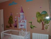 Stickers Dragon rose imprim� sur adh�sif blanc avec d�coupe � la forme. Les dragons adh�sifs sont parfaits pour la d�coration de la chambre de vos enfants.