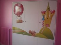 Stickers deux lapinous en montgolfi�re dans un univers f��rique en vente sur Idzif.com