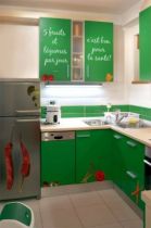 Stickers muraux : Deux �normes piments imprim�s sur adh�sif blanc avec d�coupe � la forme. Attention ingr�dients tr�s tr�s chauds ! Vu dans D&CO