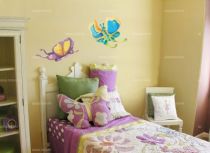 stickers papillons enfant. Deux papillons imprim�s sur adh�sif et d�coup�s � la forme.