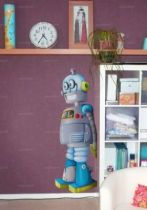 Globule le robot. Ce robot autocollant imprim� sur adh�sif et d�coup� � la forme vous permettra de d�corer la chambre de votre petit gar�on d\'une mani�re vraiment unique. Les murs vont prendre des couleurs � l\'aide de ce sticker robot. Prenez votre temps pour choisir la dimension la mieux adapt�e pour la d�coration de la pi�ce ou de vos meubles. Tous nos stickers robots sont fabriqu�s sur mesure.