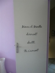 Sticker texte pour porte � personnaliser selon ses envies et le texte souhait�, sur iDzif.com